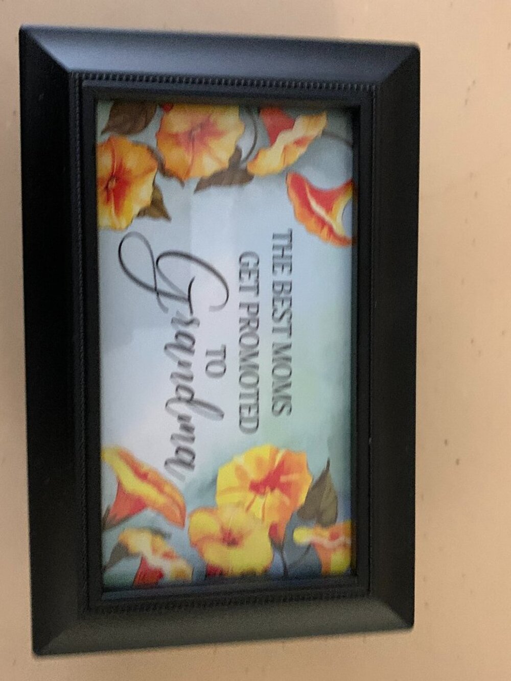 6" CARSON MUSIC BOX PLAYS-EVERYTHING IS BEAUTIFUL  NWT